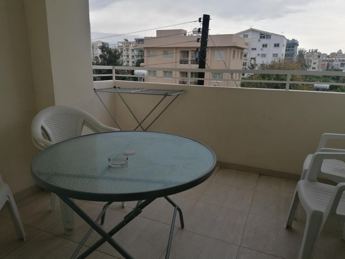 Family Apartment In Mackezie Larnaca Exterior foto