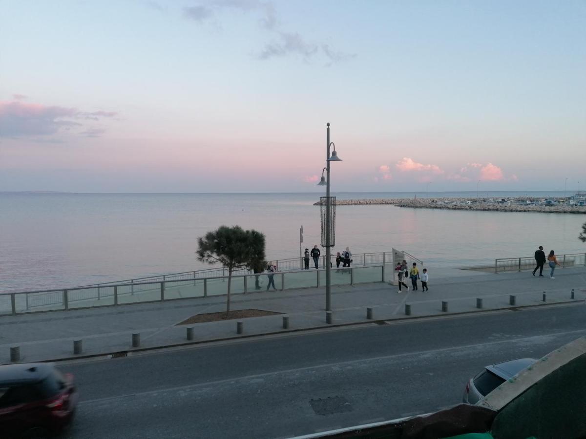 Family Apartment In Mackezie Larnaca Exterior foto